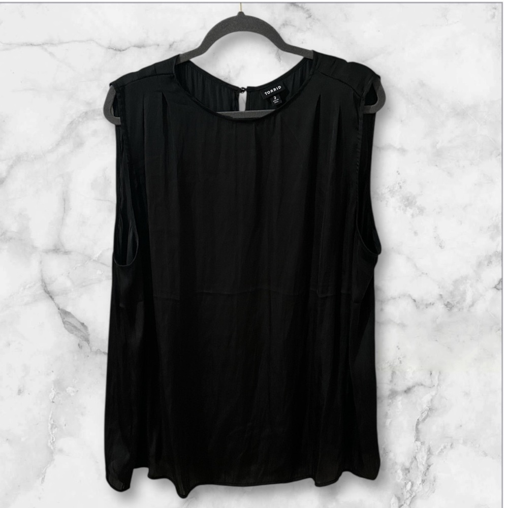Torrid black semi sheer tank top camisole keyhole back button size 3 (3x)